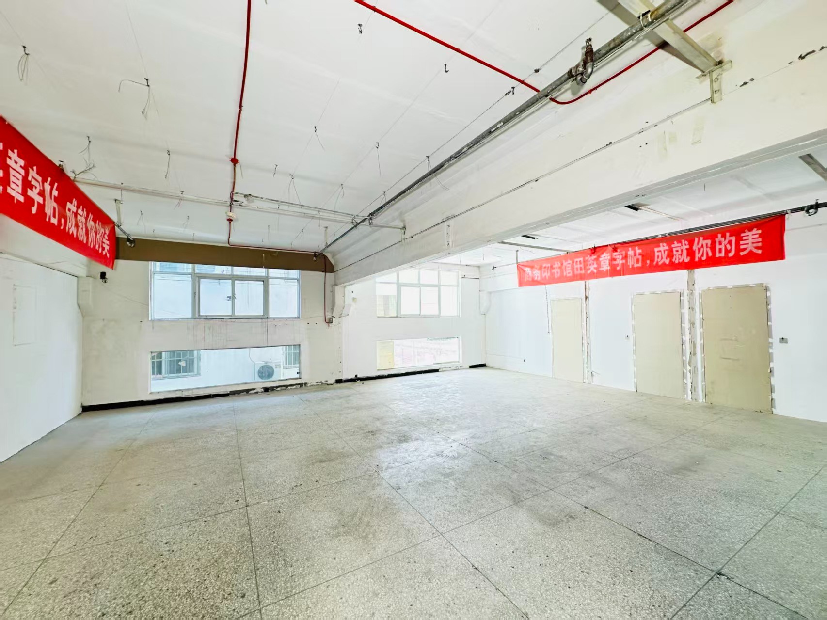 义勇北街重点吸引人工智能应用、数字经济、电商直播、智能制造服务、软件开发、科技创新企业及创业团队入驻